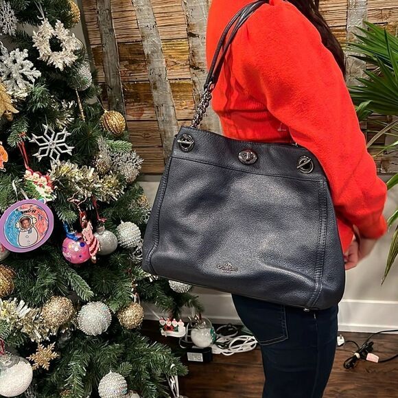 Coach Turnlock Edie Shoulder Bag Tote Navy Leather and Gunmetal Hardware EUC - Picture 1 of 16